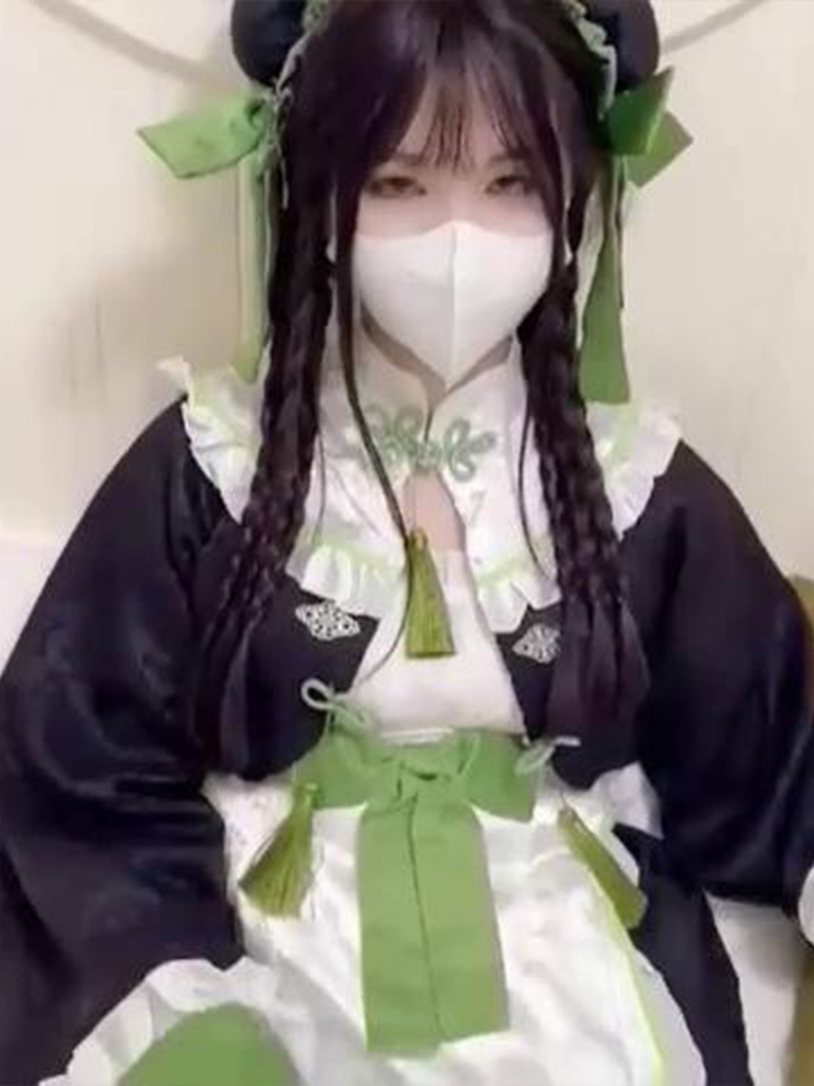 双马尾高颜值小妹，cos二次元，被经纪人诱骗中出内射白虎小穴