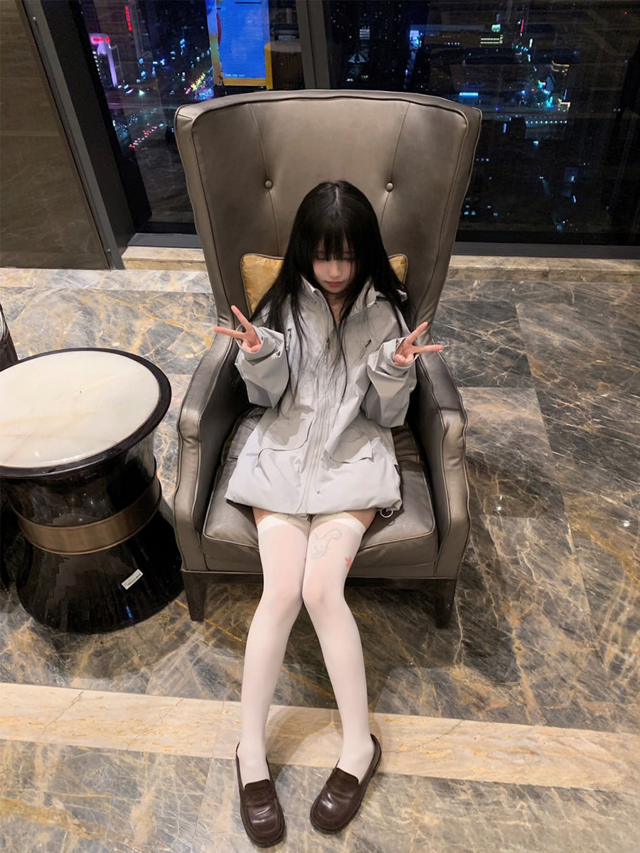 这样的粉穴好想舔啊。